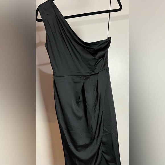 (Black)Morgan One Shoulder Gown - Picture 10 of 14